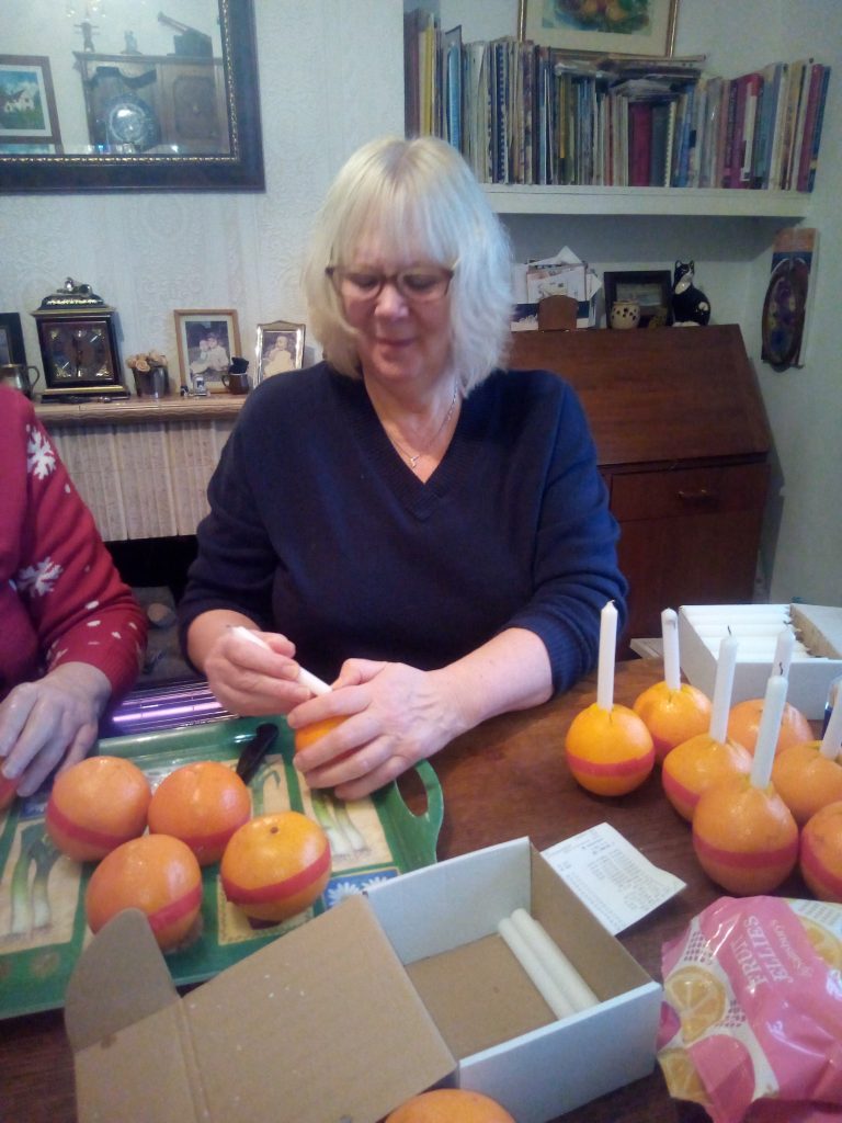 Making Christingle